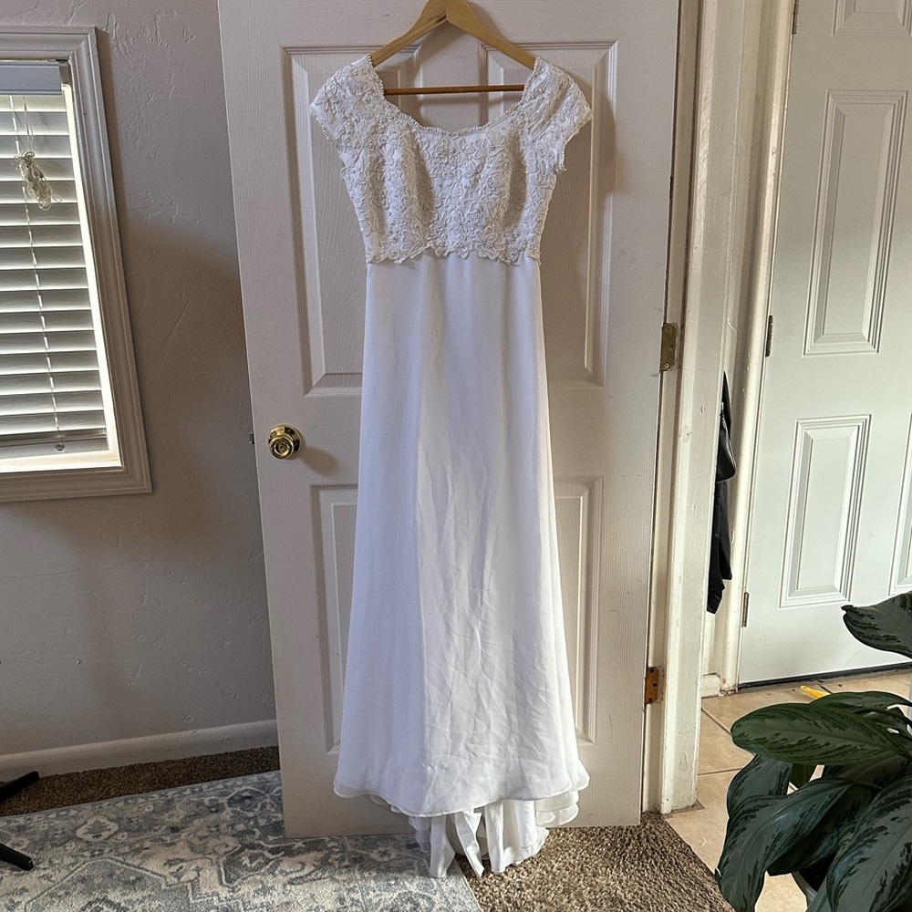 Vintage Cream Lace Empire Waist Regency Bridgerton Wedding Dress Cap Sleeve